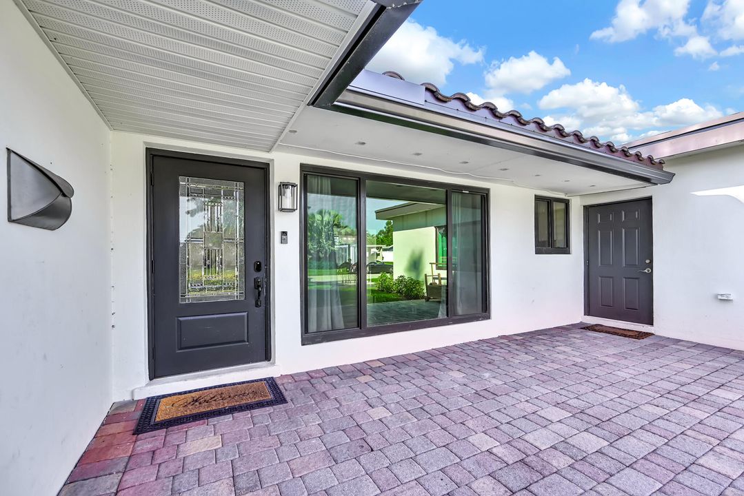 For Sale: $899,000 (5 beds, 3 baths, 2031 Square Feet)