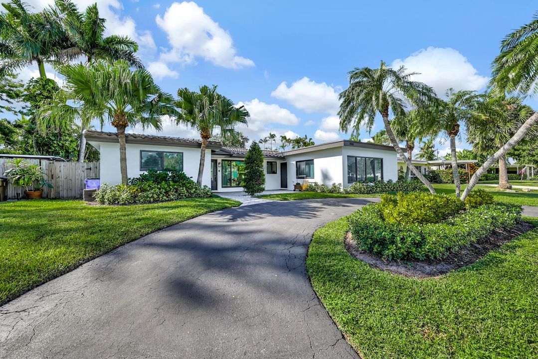 For Sale: $899,000 (5 beds, 3 baths, 2031 Square Feet)