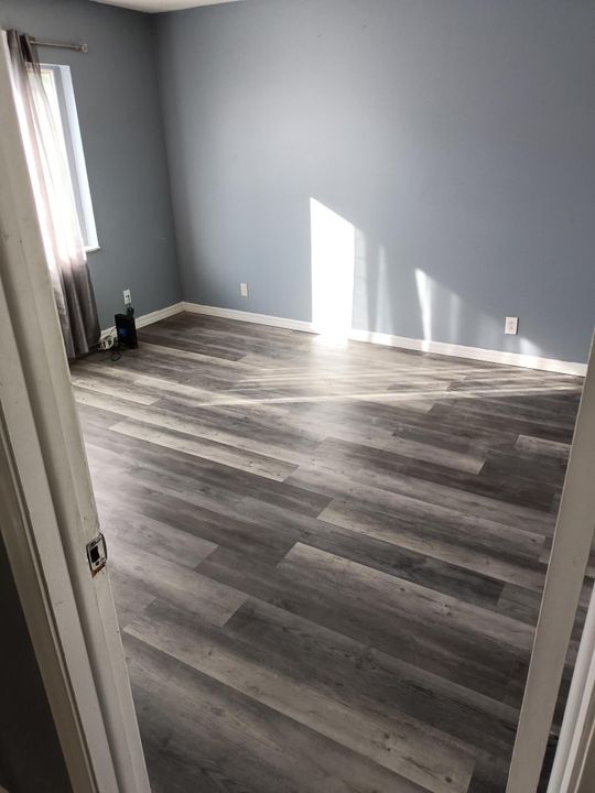 Active With Contract: $1,700 (2 beds, 2 baths, 890 Square Feet)