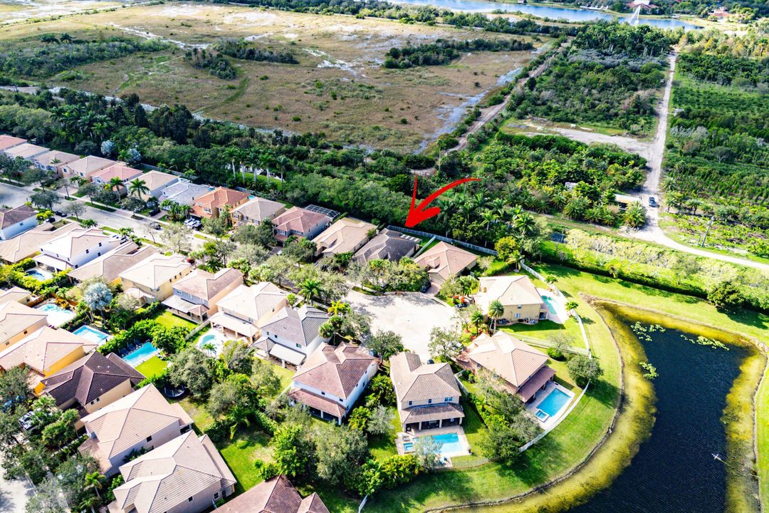 En Venta: $900,000 (5 camas, 3 baños, 2476 Pies cuadrados)