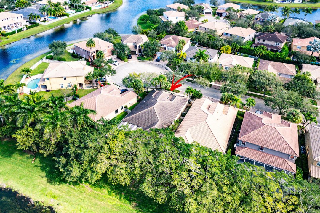 En Venta: $900,000 (5 camas, 3 baños, 2476 Pies cuadrados)