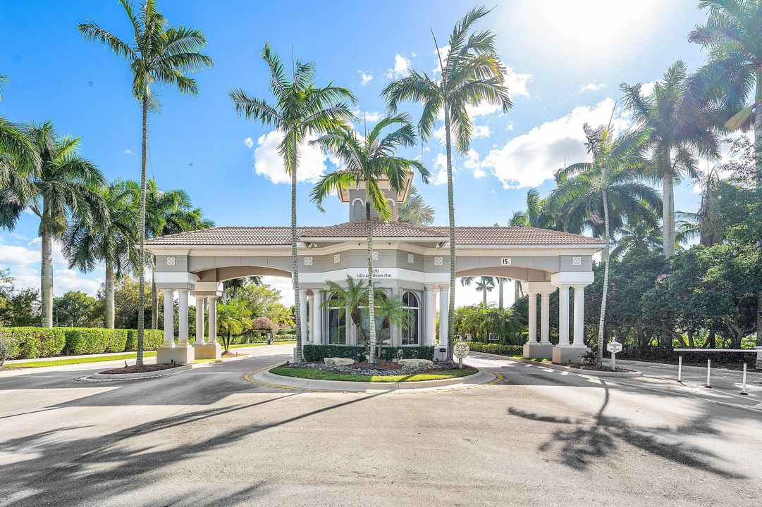 En Venta: $900,000 (5 camas, 3 baños, 2476 Pies cuadrados)