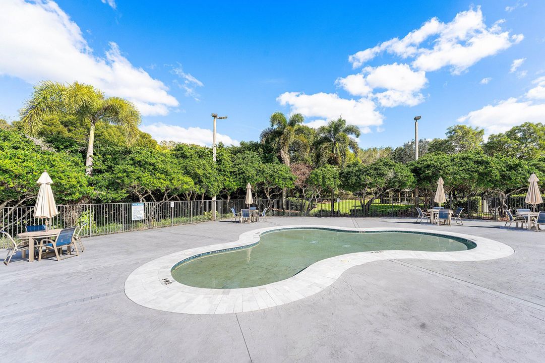 En Venta: $900,000 (5 camas, 3 baños, 2476 Pies cuadrados)