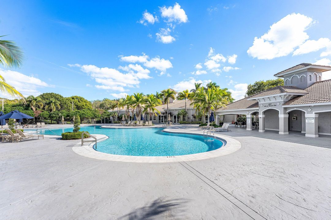 En Venta: $900,000 (5 camas, 3 baños, 2476 Pies cuadrados)