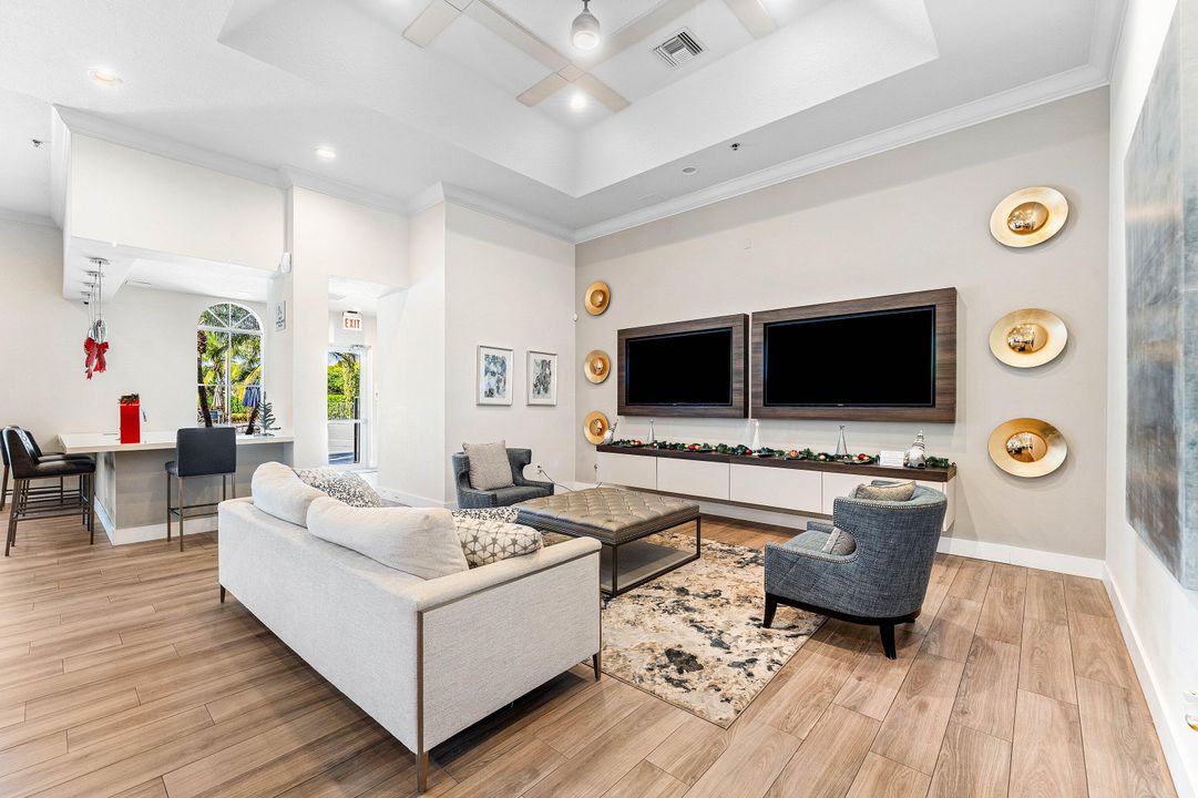 En Venta: $900,000 (5 camas, 3 baños, 2476 Pies cuadrados)