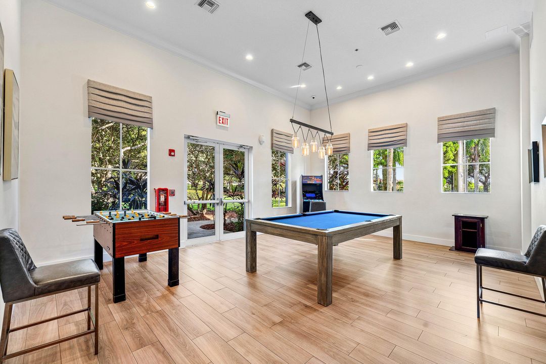 En Venta: $900,000 (5 camas, 3 baños, 2476 Pies cuadrados)