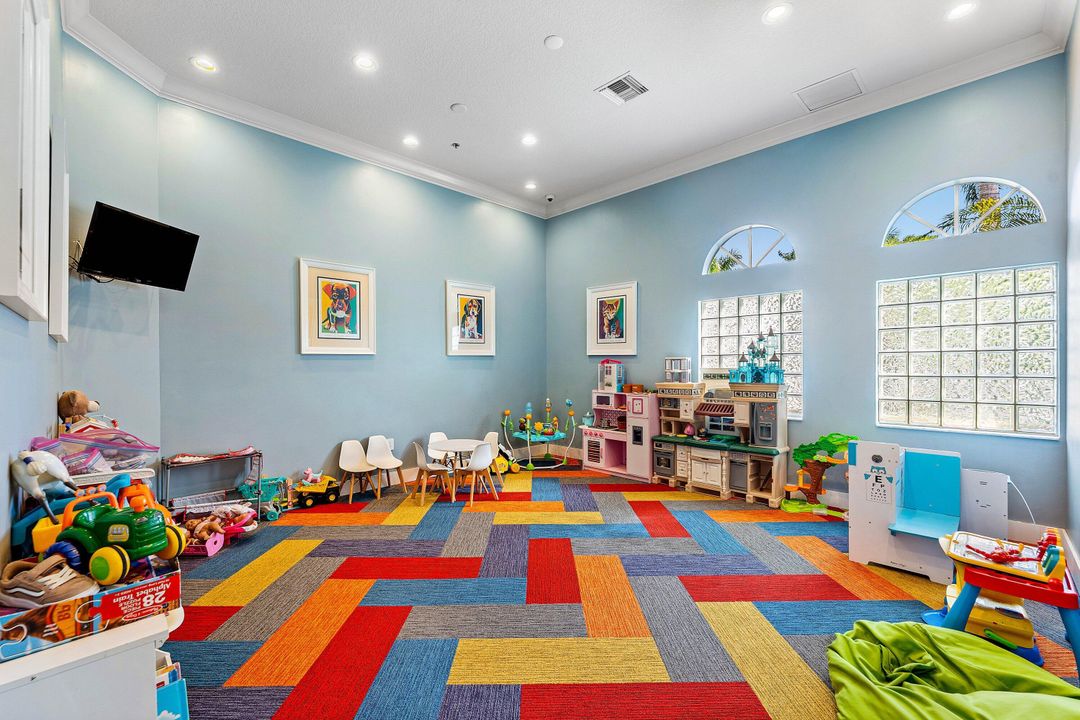 En Venta: $900,000 (5 camas, 3 baños, 2476 Pies cuadrados)