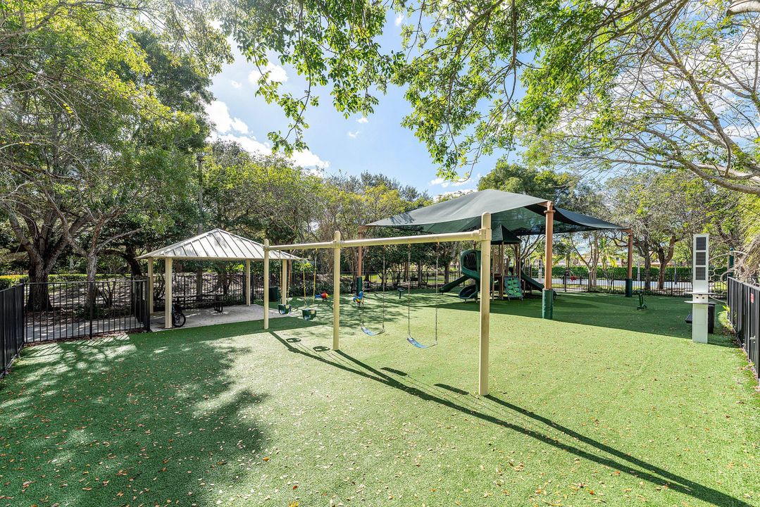 En Venta: $900,000 (5 camas, 3 baños, 2476 Pies cuadrados)