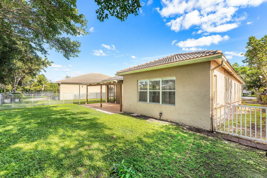 En Venta: $900,000 (5 camas, 3 baños, 2476 Pies cuadrados)