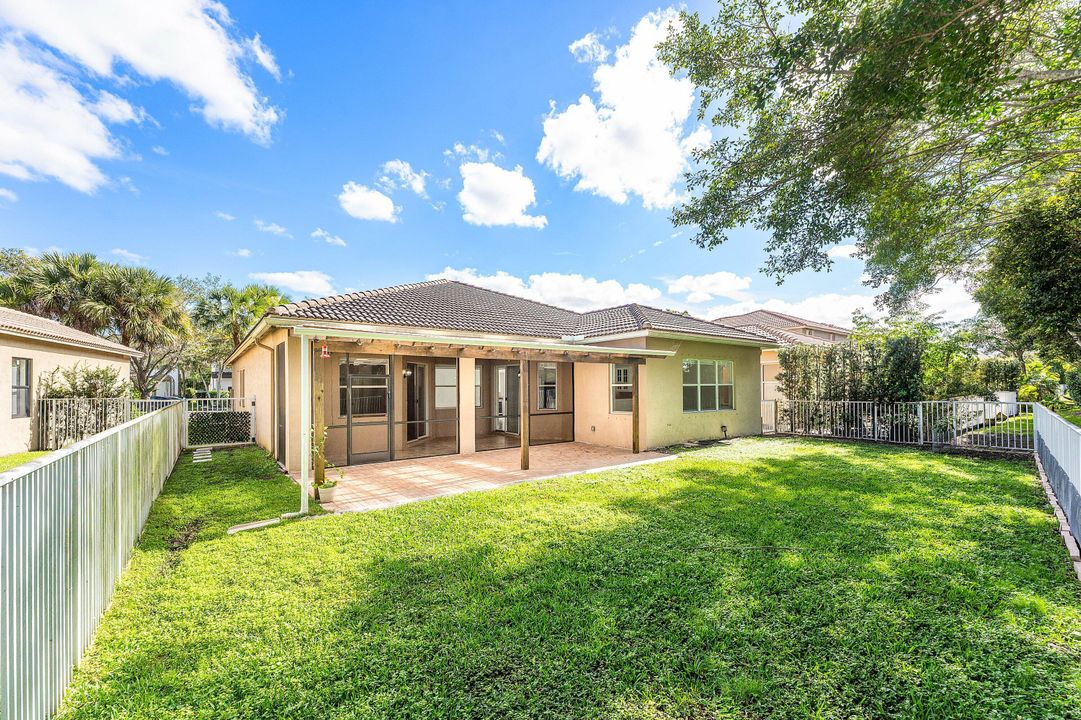 En Venta: $900,000 (5 camas, 3 baños, 2476 Pies cuadrados)