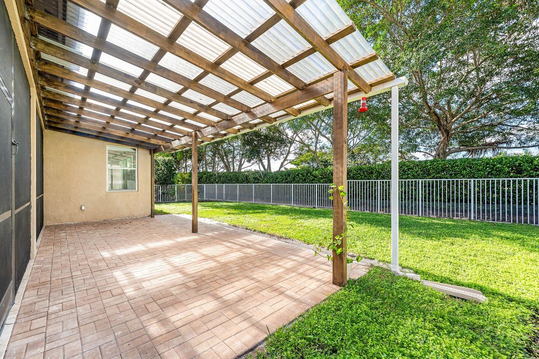 En Venta: $900,000 (5 camas, 3 baños, 2476 Pies cuadrados)