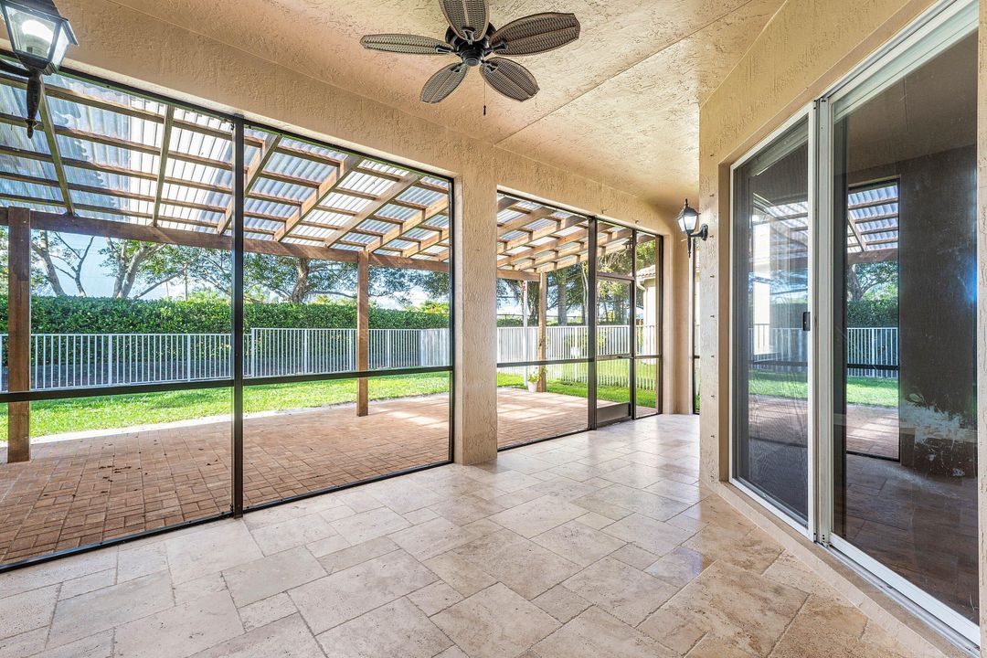 En Venta: $900,000 (5 camas, 3 baños, 2476 Pies cuadrados)