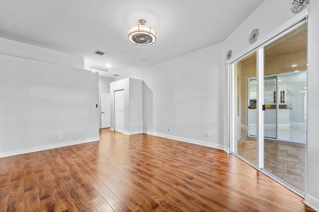 En Venta: $900,000 (5 camas, 3 baños, 2476 Pies cuadrados)