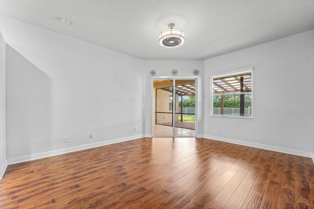 En Venta: $900,000 (5 camas, 3 baños, 2476 Pies cuadrados)