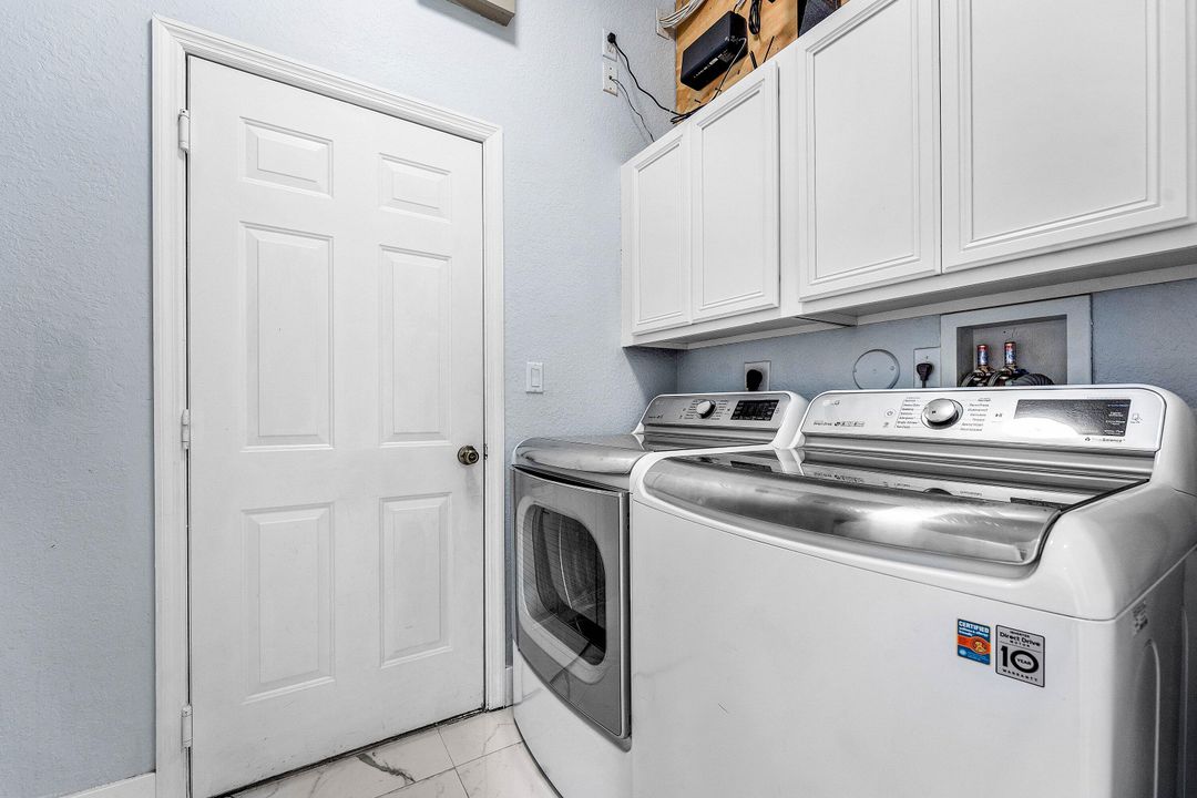 En Venta: $900,000 (5 camas, 3 baños, 2476 Pies cuadrados)