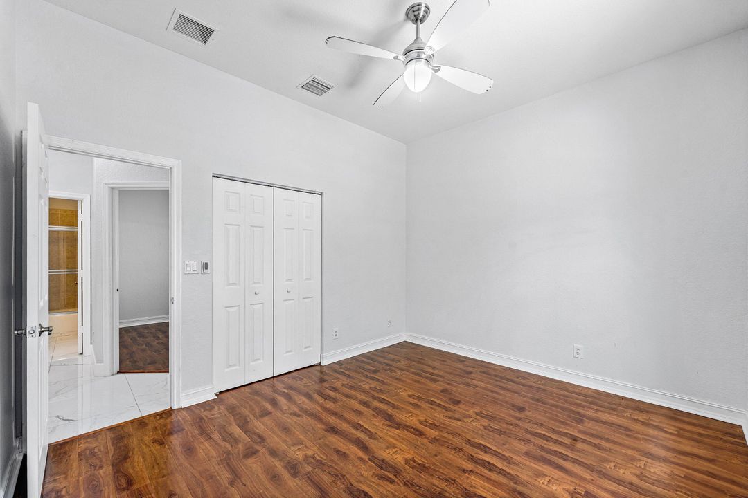 En Venta: $900,000 (5 camas, 3 baños, 2476 Pies cuadrados)