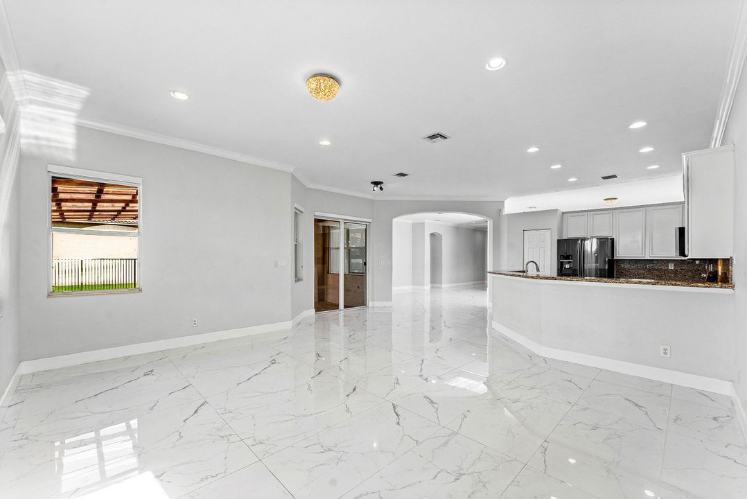 En Venta: $900,000 (5 camas, 3 baños, 2476 Pies cuadrados)