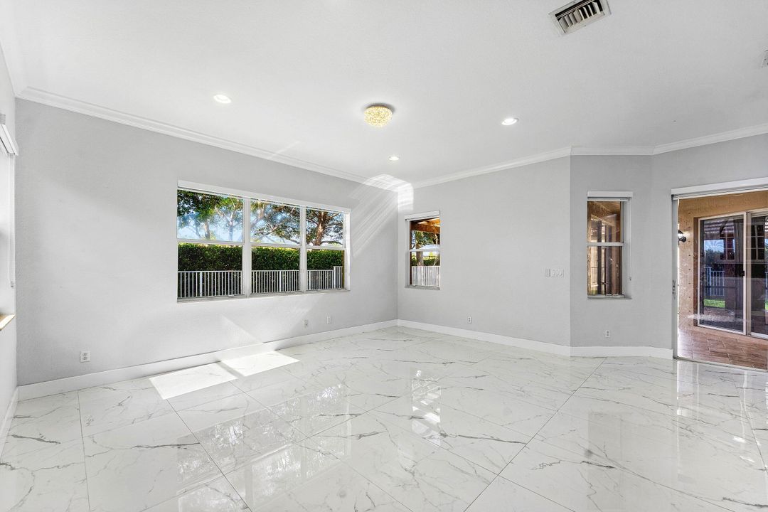 En Venta: $900,000 (5 camas, 3 baños, 2476 Pies cuadrados)