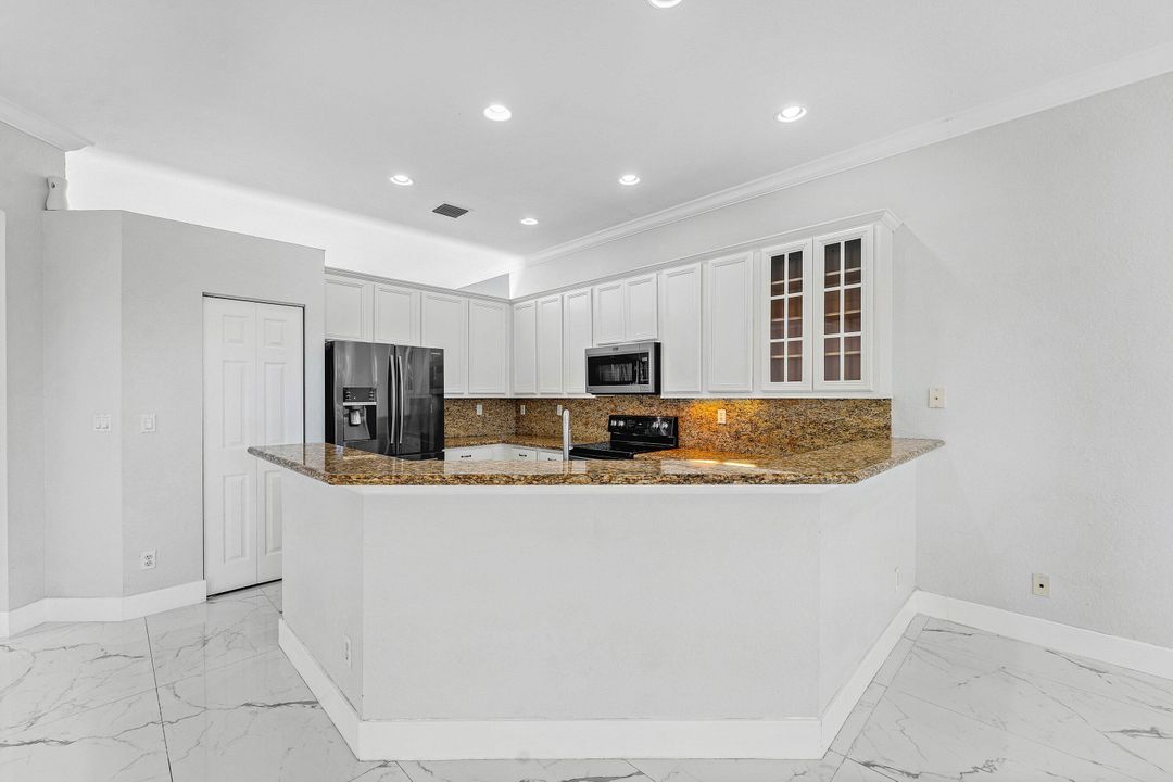 En Venta: $900,000 (5 camas, 3 baños, 2476 Pies cuadrados)