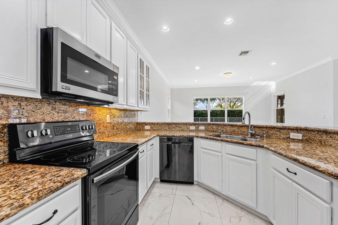 En Venta: $900,000 (5 camas, 3 baños, 2476 Pies cuadrados)