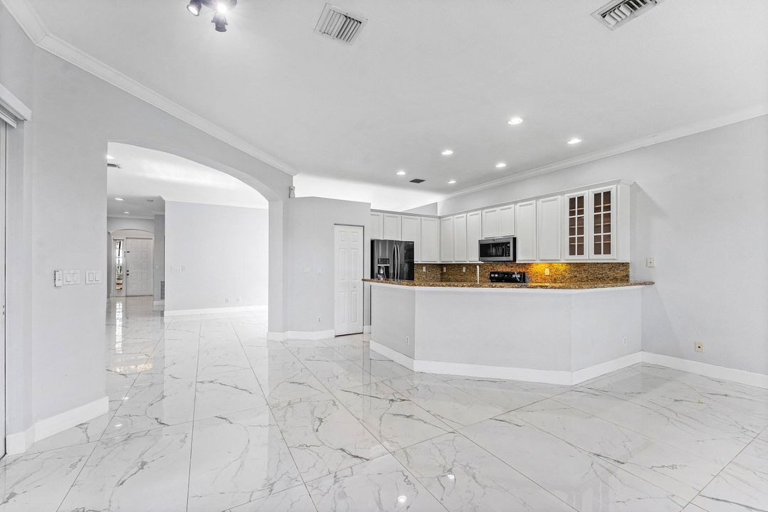 En Venta: $900,000 (5 camas, 3 baños, 2476 Pies cuadrados)