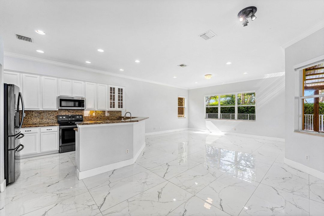 En Venta: $900,000 (5 camas, 3 baños, 2476 Pies cuadrados)