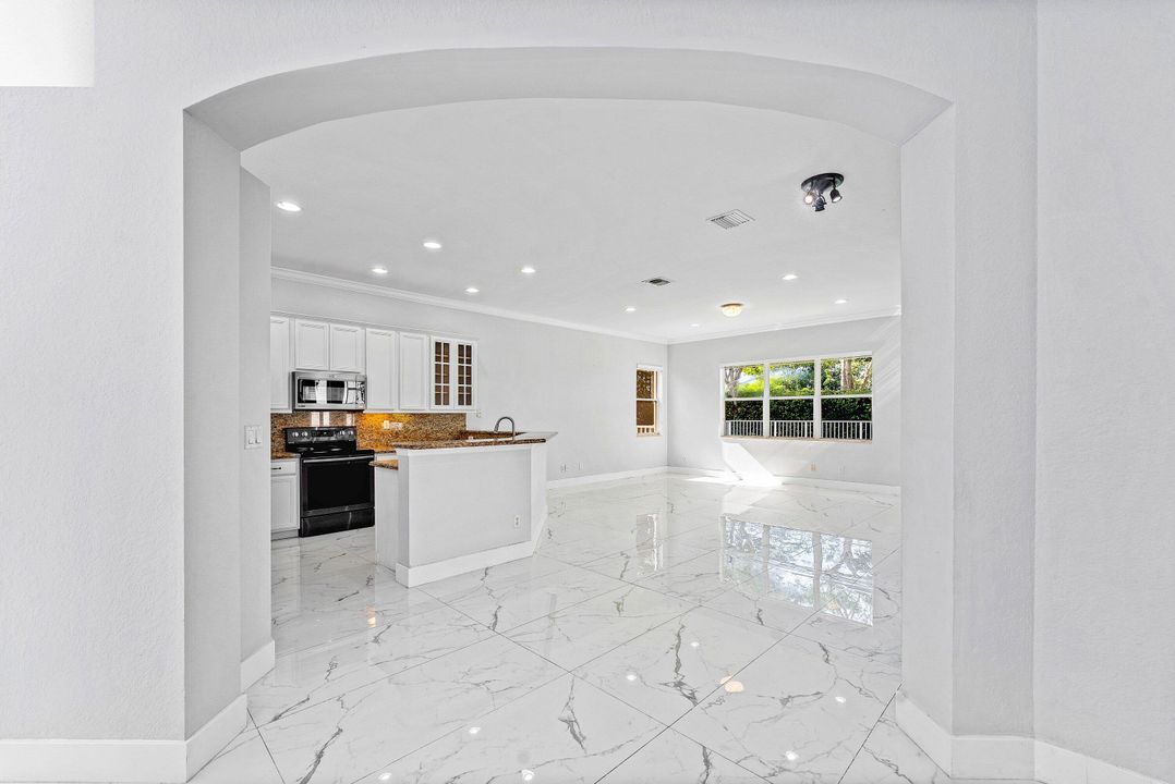 En Venta: $900,000 (5 camas, 3 baños, 2476 Pies cuadrados)