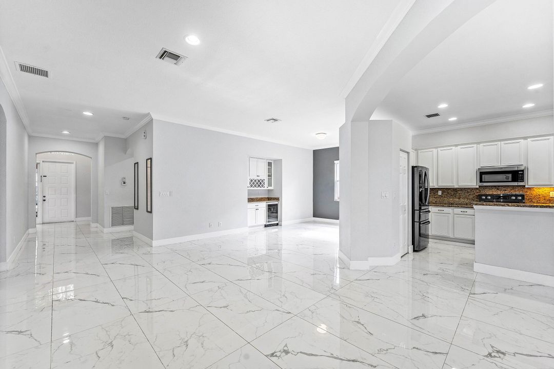 En Venta: $900,000 (5 camas, 3 baños, 2476 Pies cuadrados)