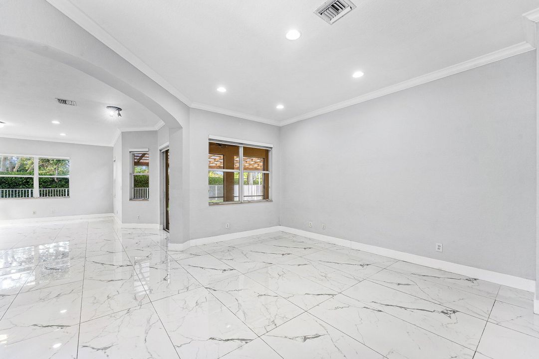 En Venta: $900,000 (5 camas, 3 baños, 2476 Pies cuadrados)