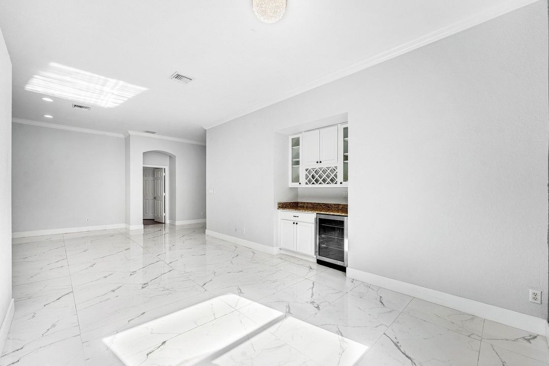 En Venta: $900,000 (5 camas, 3 baños, 2476 Pies cuadrados)