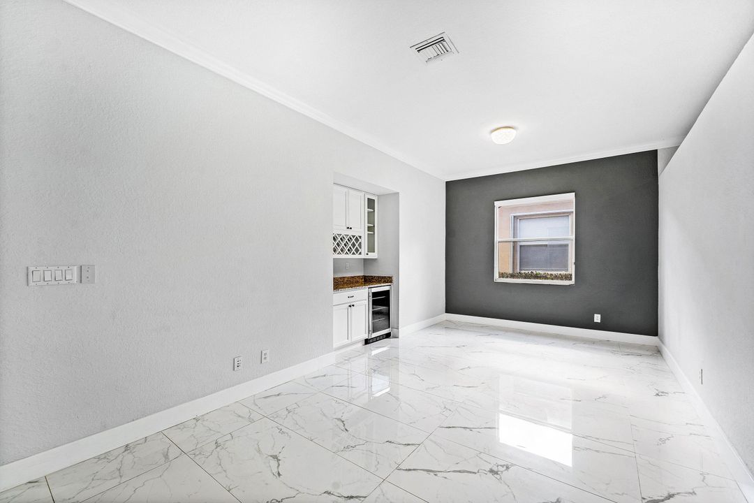 En Venta: $900,000 (5 camas, 3 baños, 2476 Pies cuadrados)