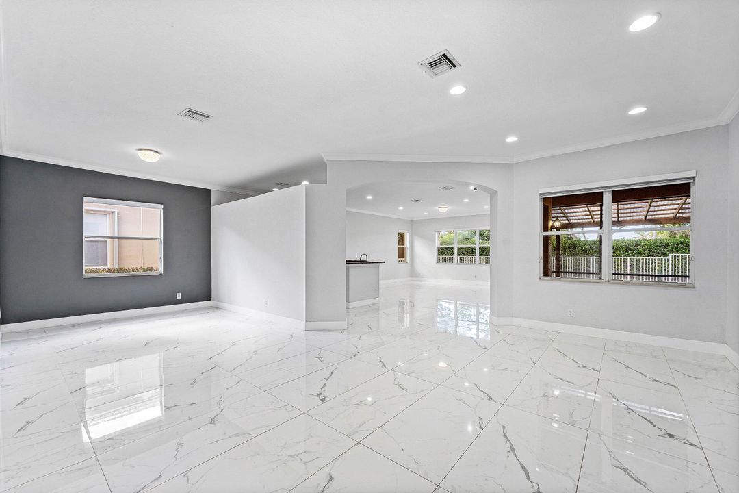 En Venta: $900,000 (5 camas, 3 baños, 2476 Pies cuadrados)