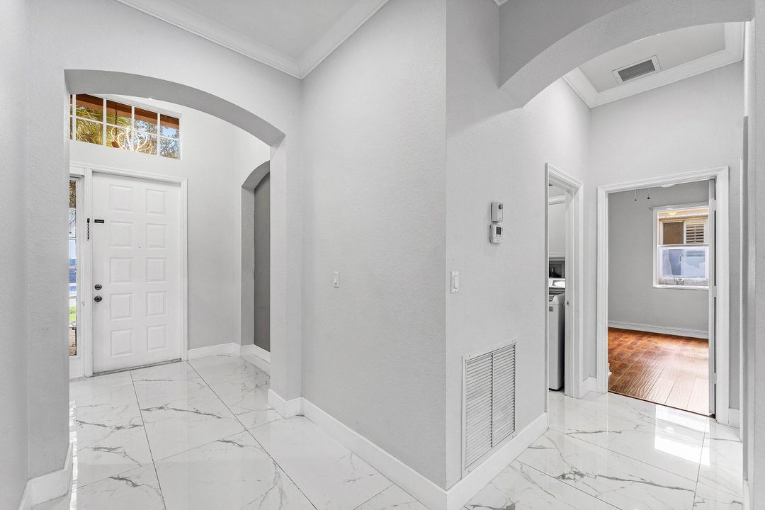 En Venta: $900,000 (5 camas, 3 baños, 2476 Pies cuadrados)