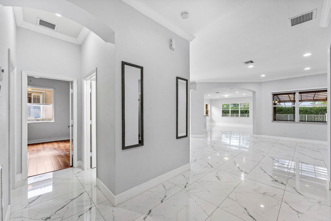 En Venta: $900,000 (5 camas, 3 baños, 2476 Pies cuadrados)