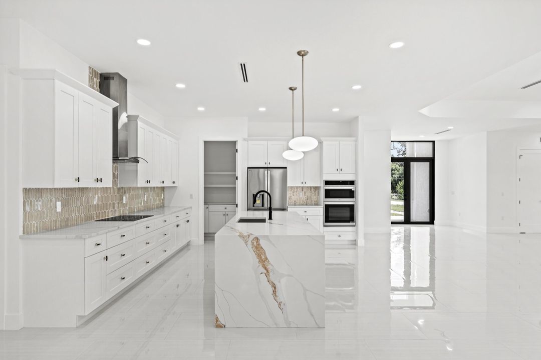 На продажу: $995,000 (4 спален, 3 ванн, 3160 Квадратных фут)