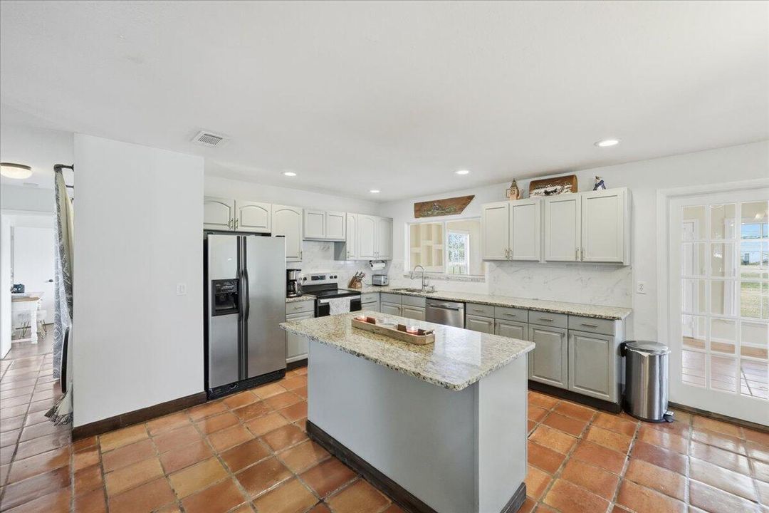 待售: $399,000 (5 贝兹, 2 浴室, 1734 平方英尺)