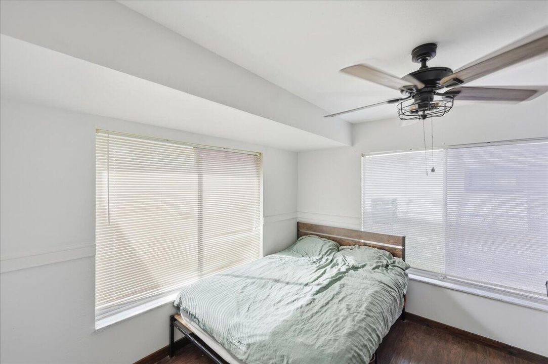 待售: $399,000 (5 贝兹, 2 浴室, 1734 平方英尺)