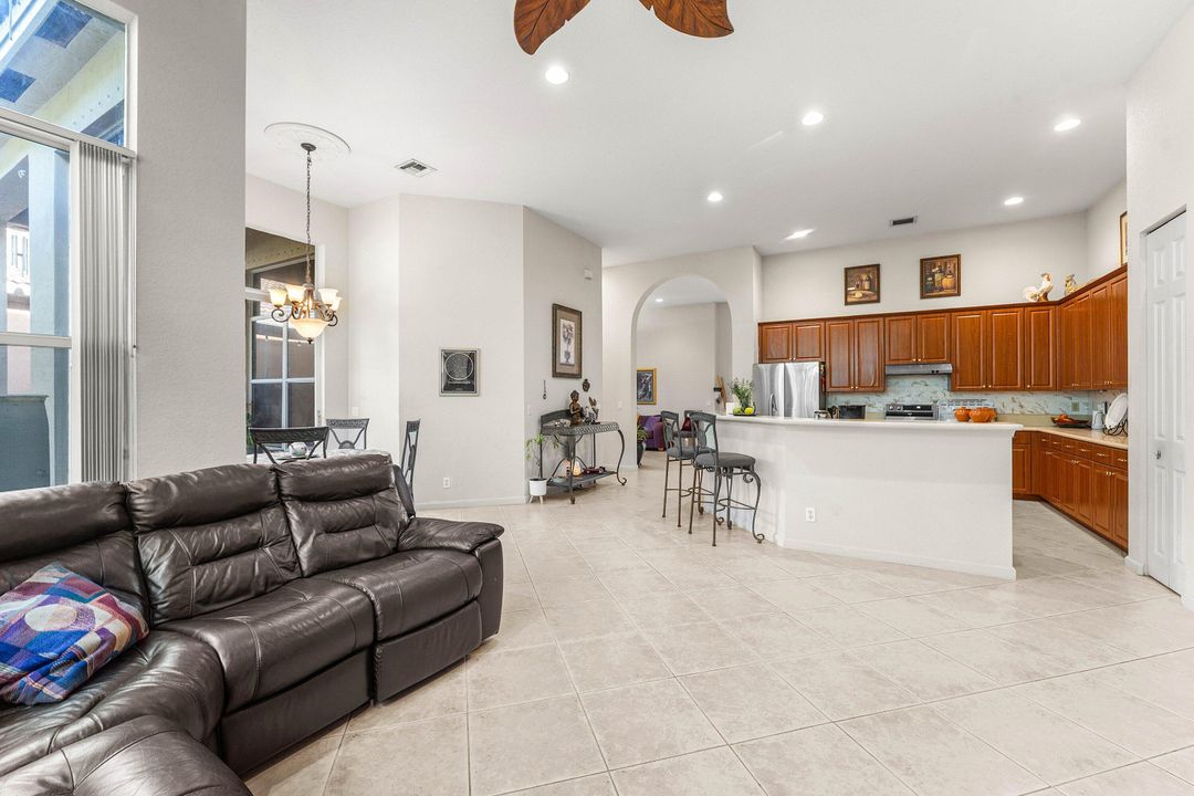 En Venta: $600,000 (4 camas, 3 baños, 2897 Pies cuadrados)