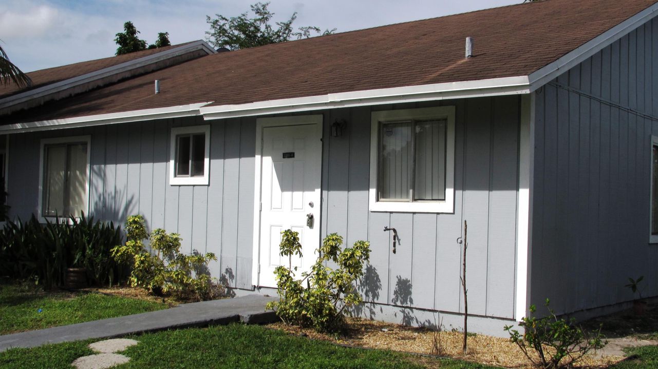 В аренду: $2,300 (2 спален, 2 ванн, 838 Квадратных фут)