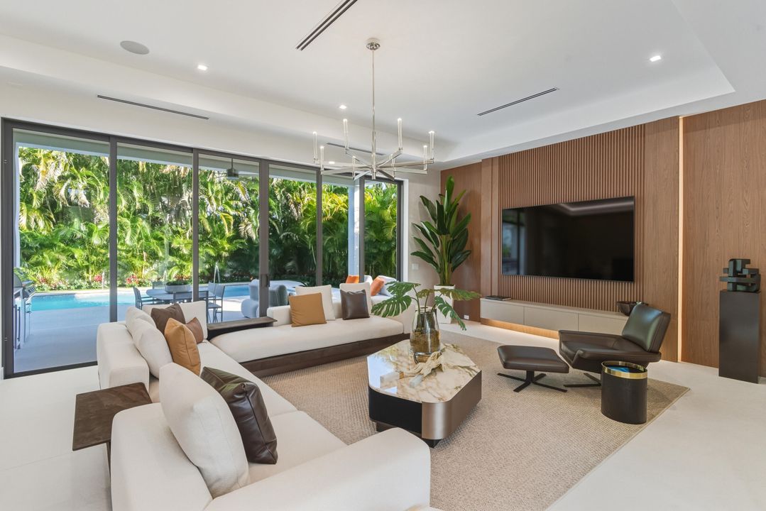 待售: $5,690,000 (5 贝兹, 7 浴室, 4587 平方英尺)