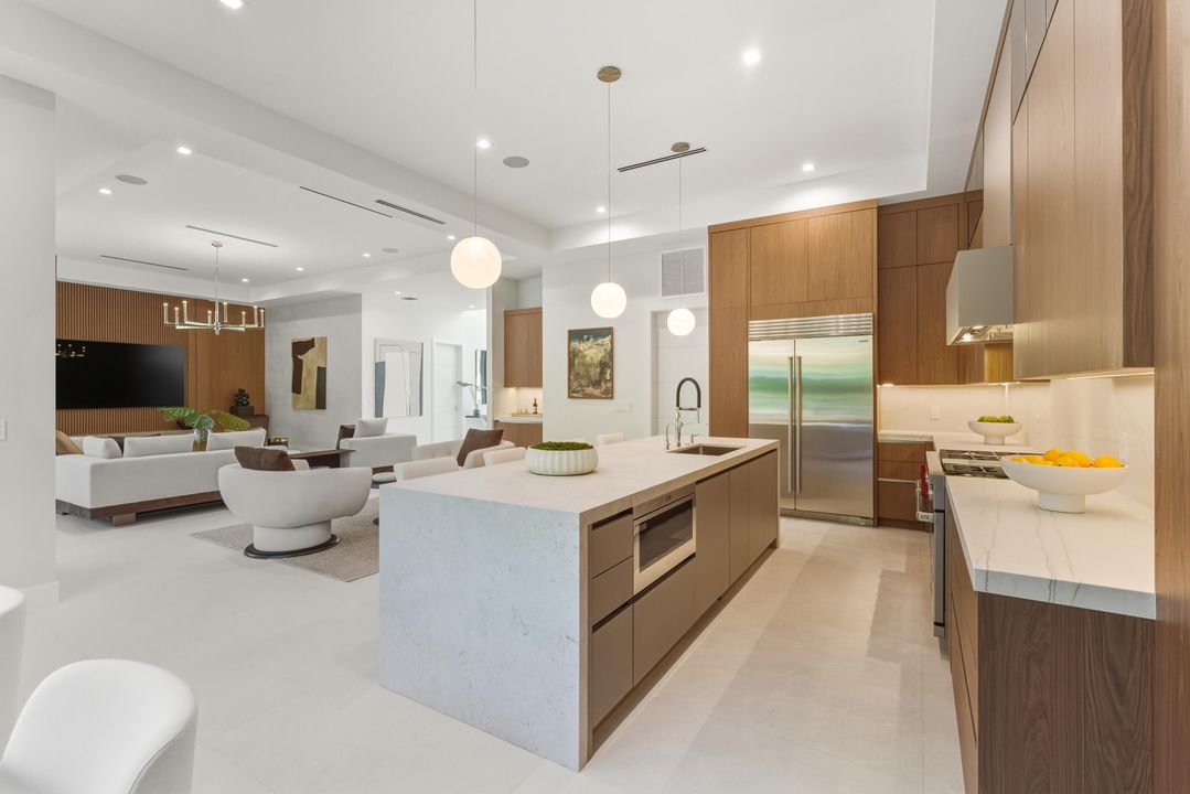 待售: $5,690,000 (5 贝兹, 7 浴室, 4587 平方英尺)