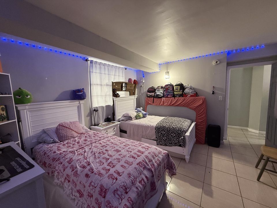 For Sale: $225,000 (2 beds, 2 baths, 825 Square Feet)