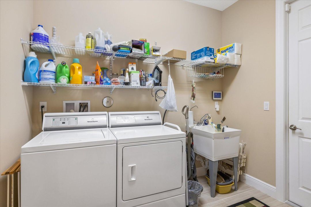 En Venta: $599,000 (2 camas, 2 baños, 2169 Pies cuadrados)