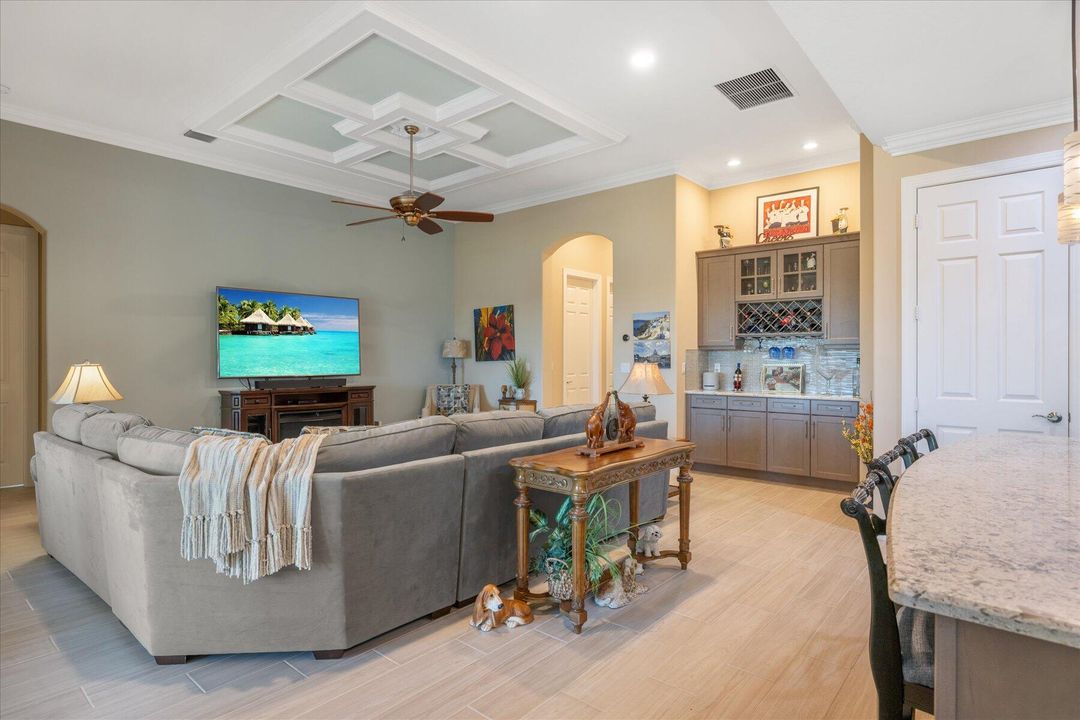 En Venta: $599,000 (2 camas, 2 baños, 2169 Pies cuadrados)