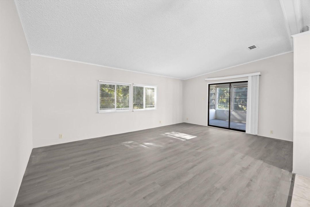 For Sale: $75,000 (2 beds, 2 baths, 1144 Square Feet)