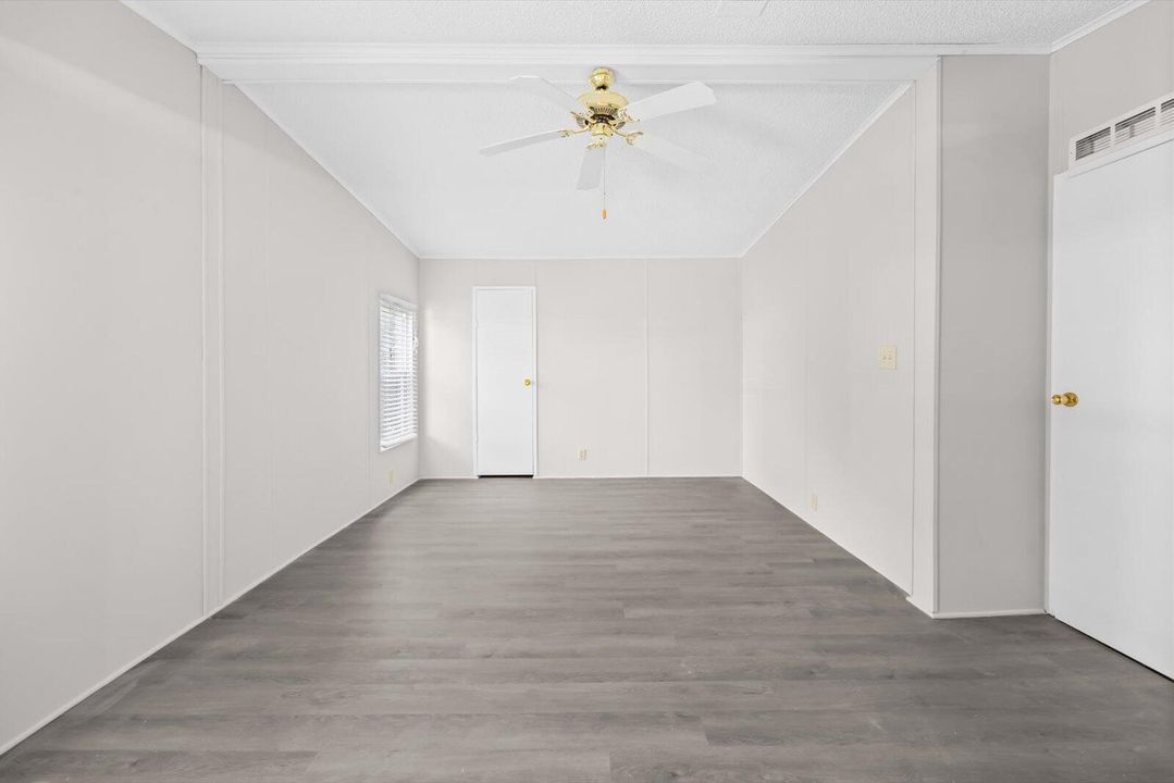 For Sale: $75,000 (2 beds, 2 baths, 1144 Square Feet)