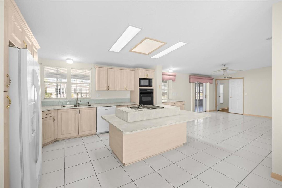 For Sale: $115,000 (2 beds, 2 baths, 1727 Square Feet)