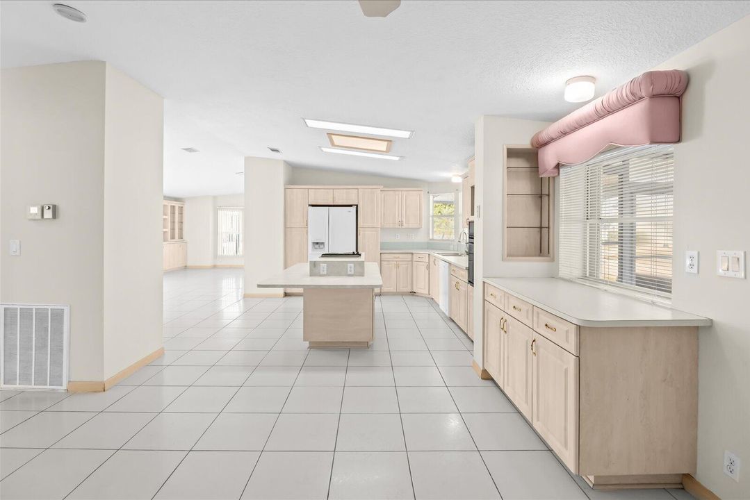 For Sale: $115,000 (2 beds, 2 baths, 1727 Square Feet)