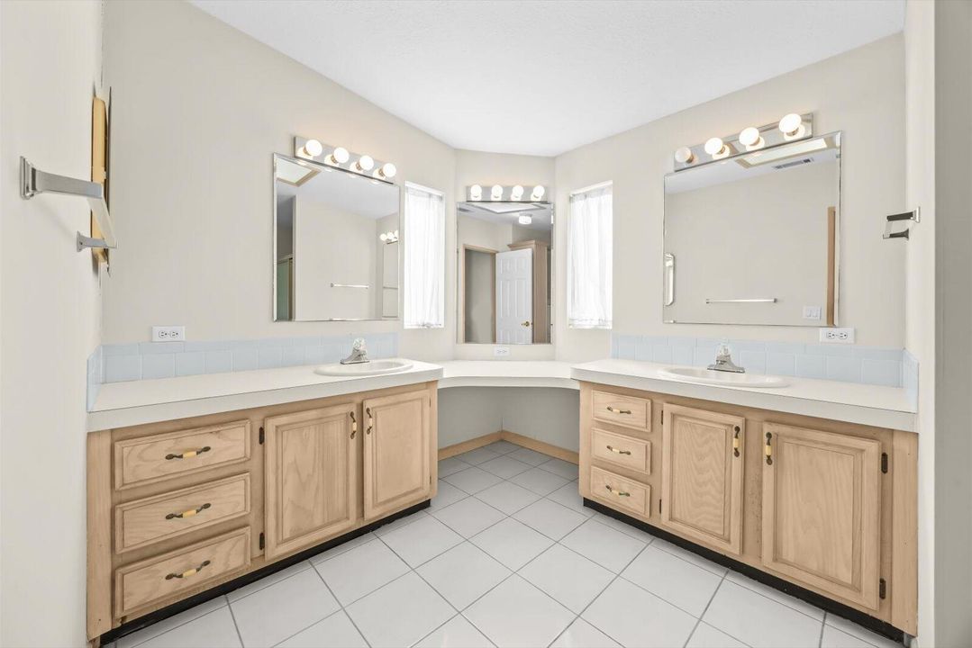 For Sale: $115,000 (2 beds, 2 baths, 1727 Square Feet)