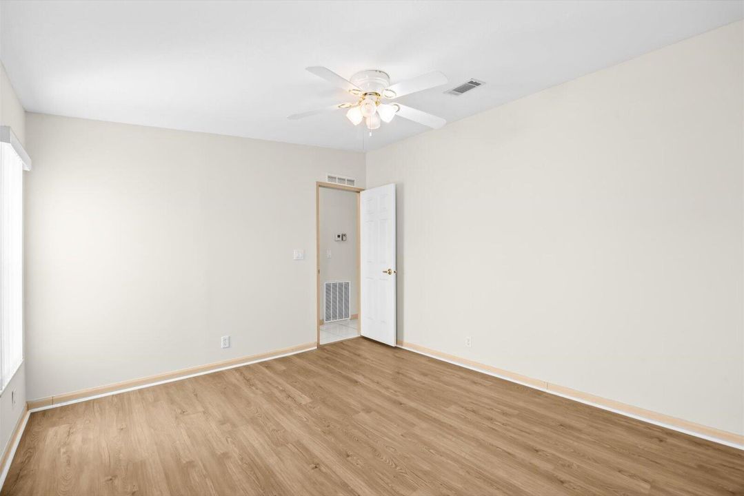 For Sale: $115,000 (2 beds, 2 baths, 1727 Square Feet)